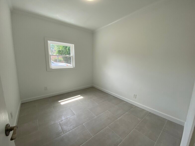 More Photos Of 3040 Briarcliff Rd, Atlanta Office For Sale