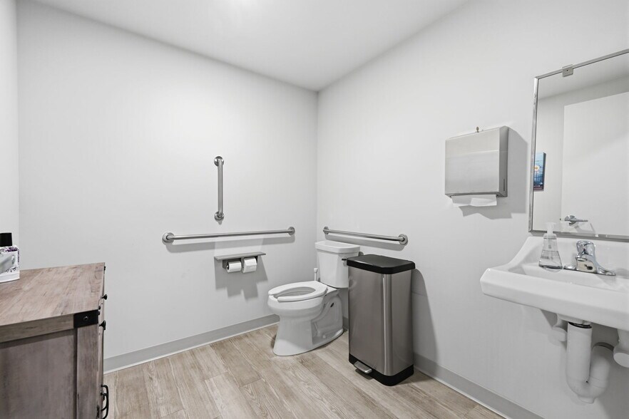 More Photos Of 402 Middletown Blvd, Langhorne Medical For Sale