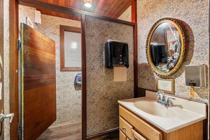 More Photos Of 12946 Avenue of the Giants, Myers Flat Storefront Retail Office For Sale