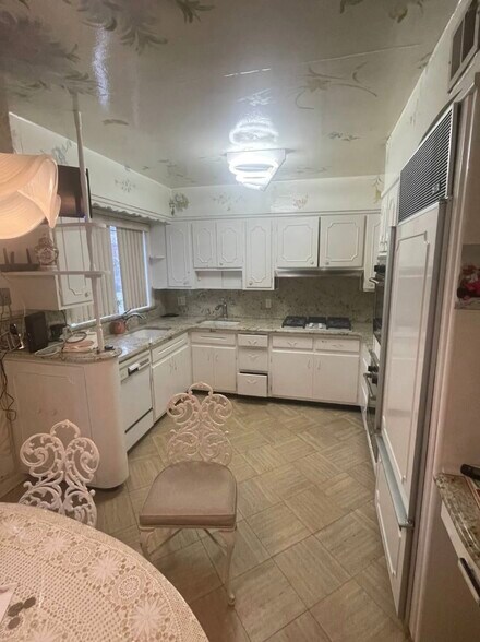 More Photos Of 5401 15th Ave, Brooklyn Apartments For Sale