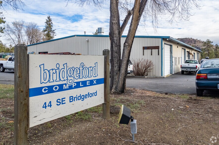 Primary Photo Of 44 SE Bridgeford Blvd, Bend Service For Lease