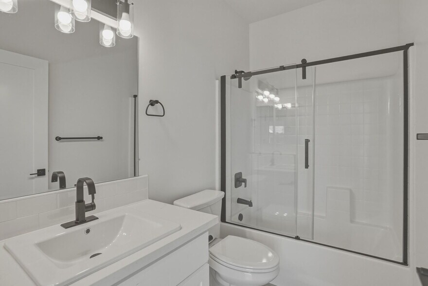 More Photos Of 1646 Clinton St, Delano Multifamily For Sale