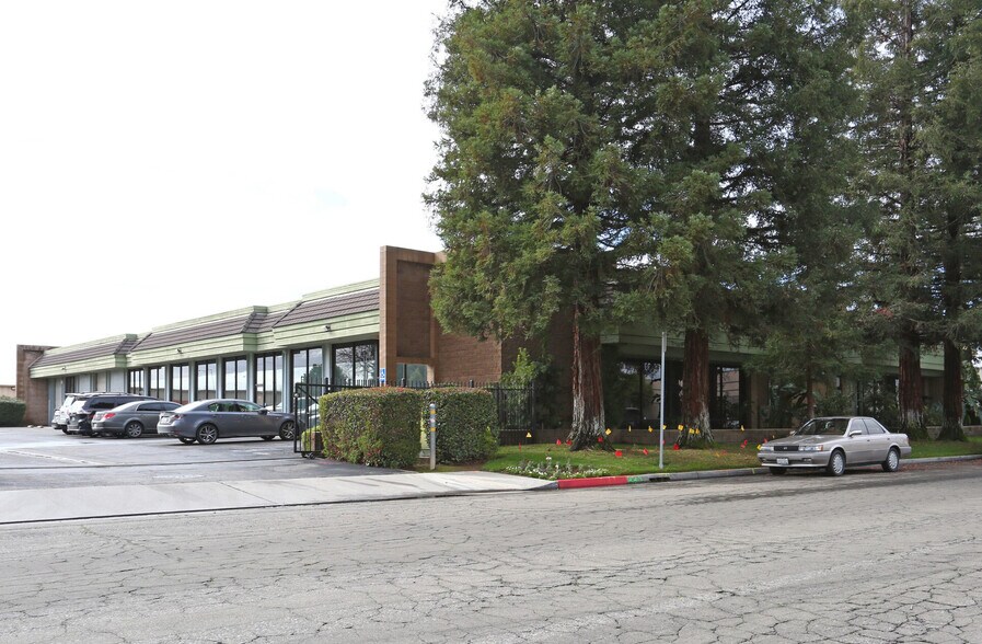 Primary Photo Of 4625 W Jennifer Ave, Fresno Light Distribution For Lease