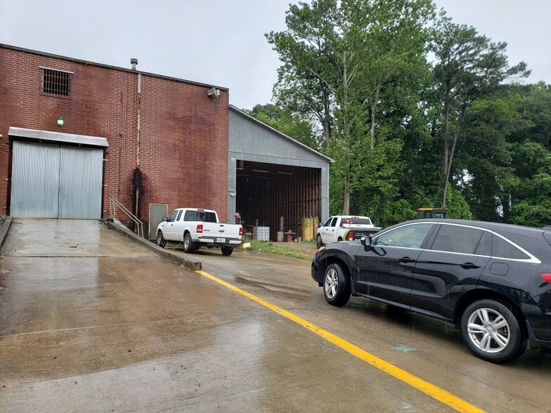 More Photos Of 1130 Donald Lee Hollowell Pky NW, Atlanta Warehouse For Lease