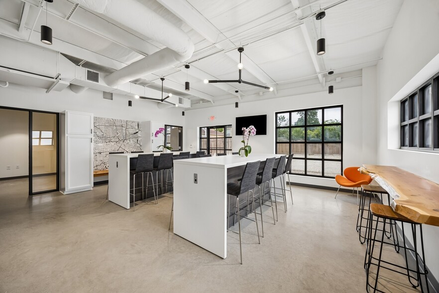More Photos Of 4521 N Main St, Houston Medical For Lease