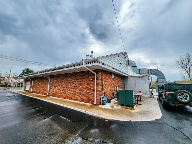 More Photos Of 75 W Carleton Rd, Hillsdale Restaurant For Sale