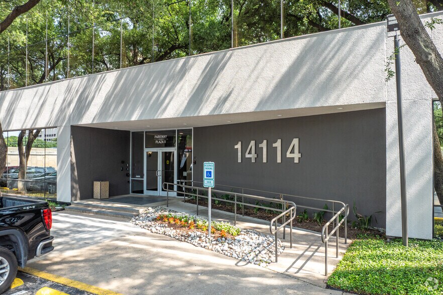 More Photos Of 14110 N Dallas Pky, Dallas Unknown For Lease