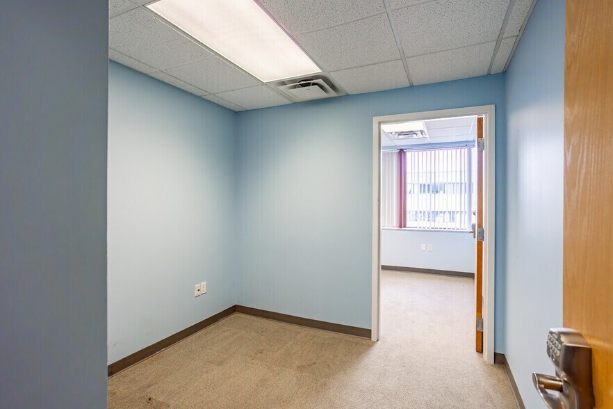 More Photos Of 6400 Brooktree Ct, Wexford Medical For Lease