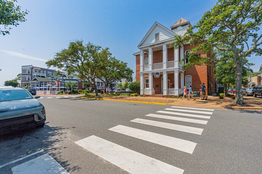 More Photos Of 207 Queen Elizabeth Ave, Manteo Storefront Retail Residential For Sale