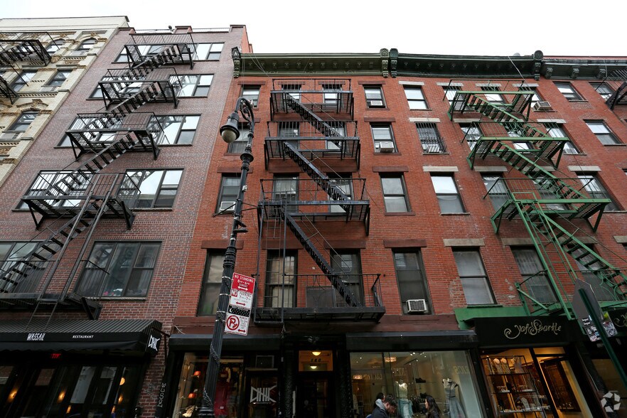 More Photos Of 160 Orchard St, New York Apartments For Lease