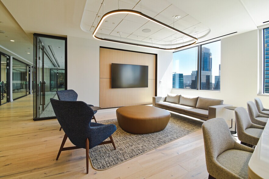 More Photos Of 300 W 6th St, Austin Office For Lease