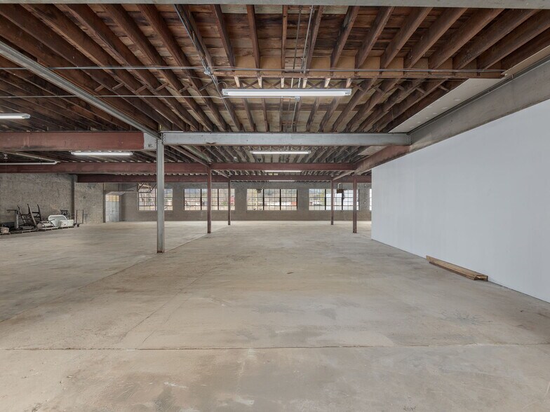 More Photos Of 24 Glendale Ave, Asheville Warehouse For Lease