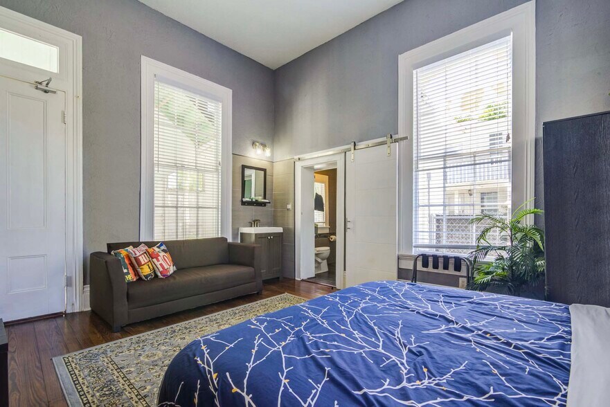 More Photos Of 1502 Market St, Galveston Hospitality For Sale