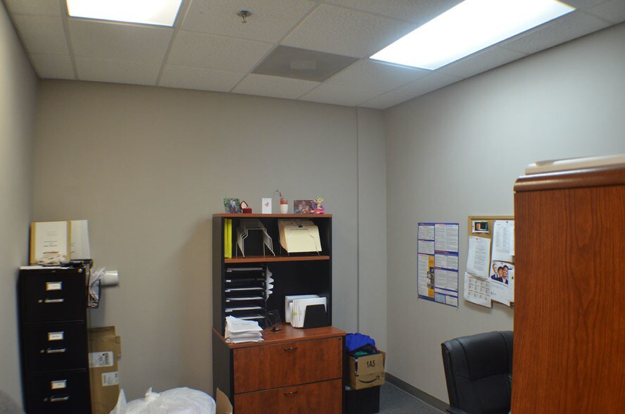 More Photos Of 3120 Latrobe Dr, Charlotte Showroom For Lease
