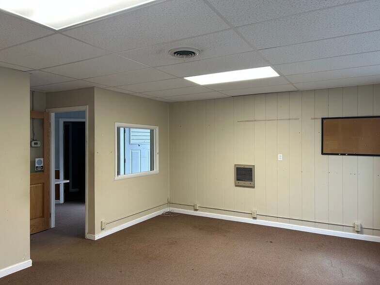 More Photos Of 1612 E Main St, Douglassville Warehouse For Sale