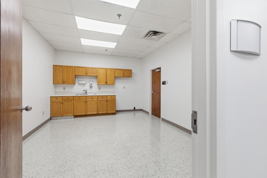More Photos Of 104-176 Cude Ln, Madison Medical For Lease