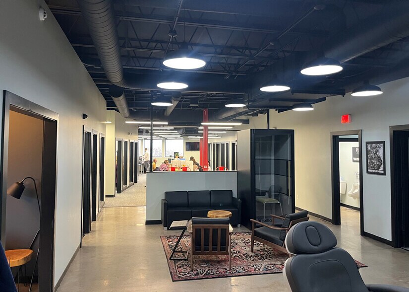 More Photos Of 3201-3229 S Brentwood Blvd, Webster Groves General Retail For Lease