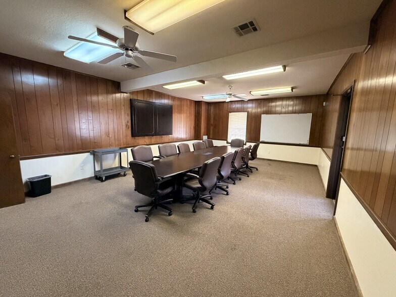 More Photos Of 1913 S Elliott St, Pryor Bank For Sale