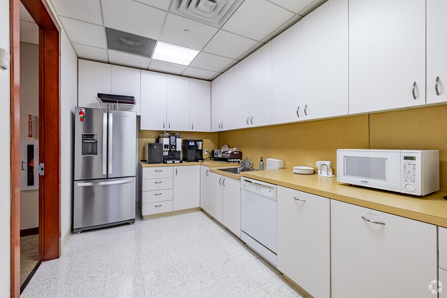 More Photos Of 611 River Dr, Elmwood Park Office For Sale