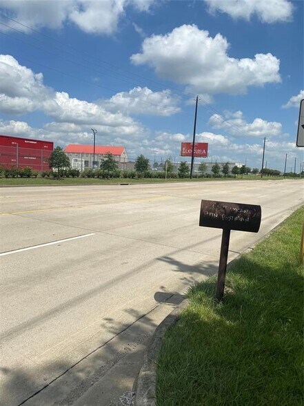 More Photos Of 6210 Thompson Rd, Baytown Land For Sale