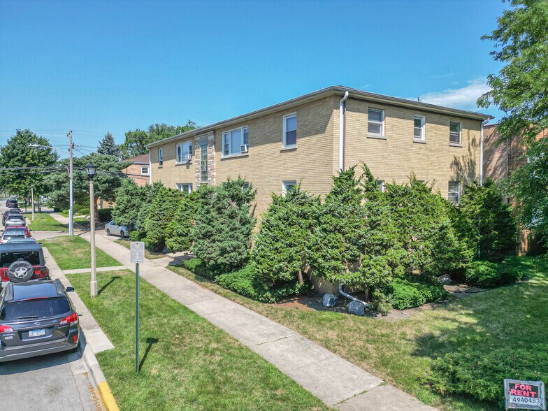 More Photos Of 4936 Greenwood St, Skokie Apartments For Sale