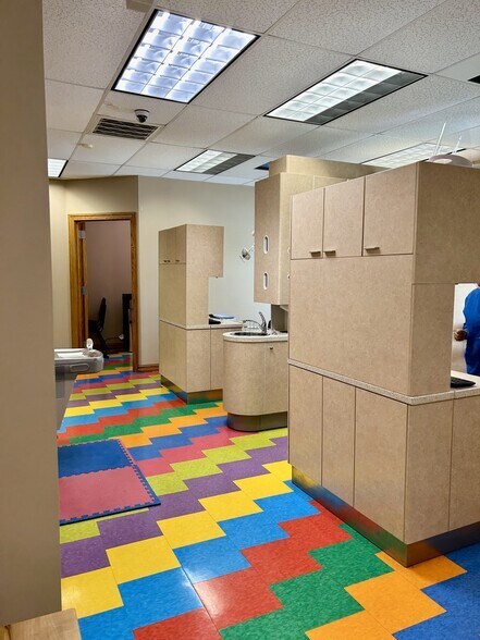 More Photos Of 4404-4416 W Houston St, Broken Arrow Medical For Sale