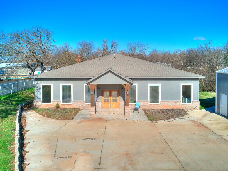 More Photos Of 3875 E Waterloo Rd, Edmond Warehouse For Lease