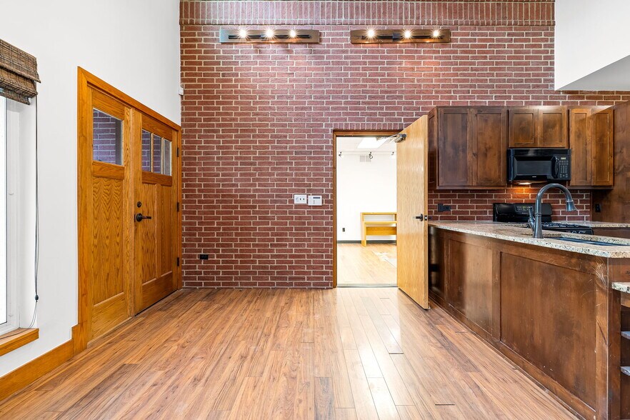 More Photos Of 1515 E Belt Line Rd, Carrollton Office Residential For Sale