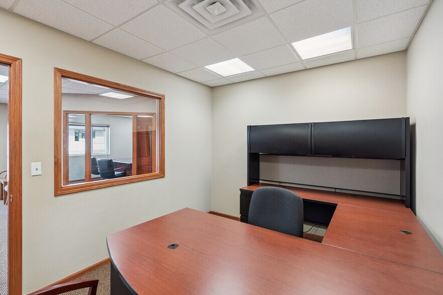 More Photos Of 101 E Linn St, Marshalltown Office For Sale