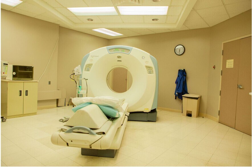 More Photos Of 790 Creekview Dr, Columbus Medical For Sale