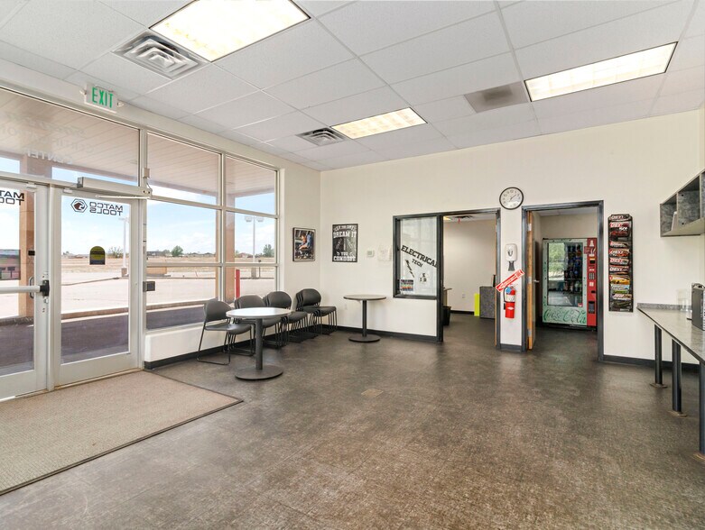More Photos Of 713 E Spaulding Ave, Pueblo Showroom For Sale