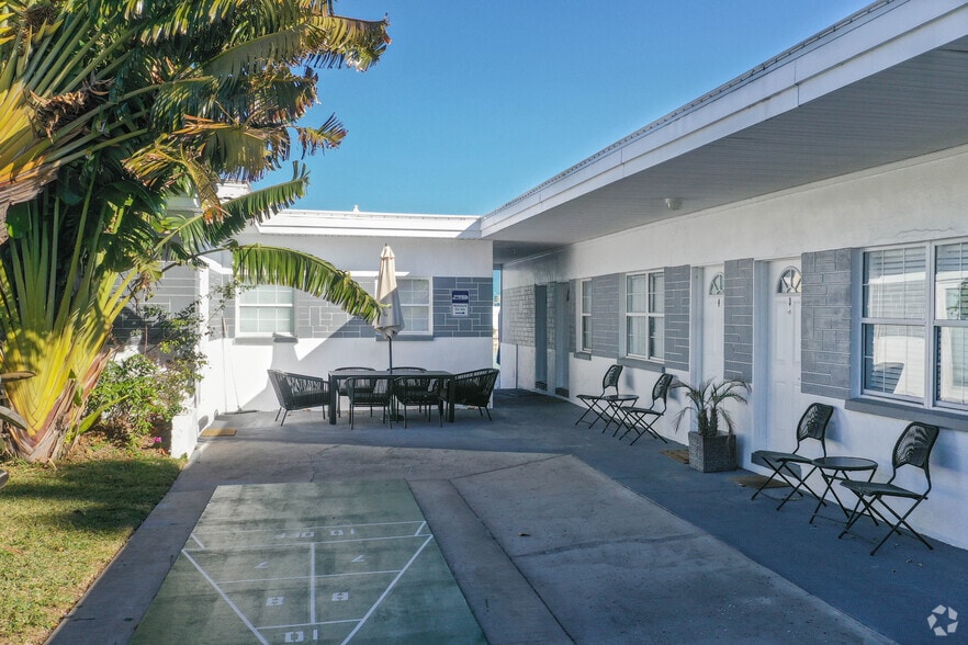 Primary Photo Of 629 Bay Esplanade, Clearwater Beach Specialty For Sale