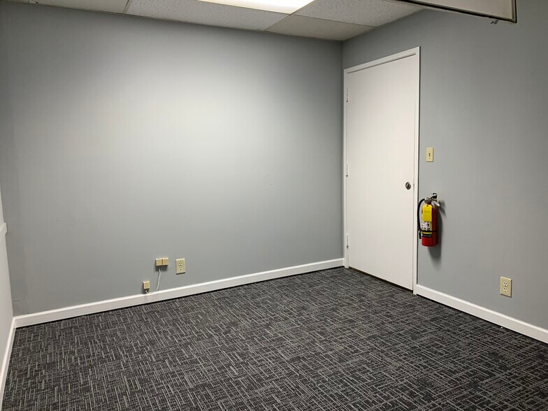 More Photos Of 4121-4141 NW 5th St, Plantation Medical For Sale
