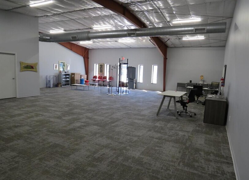 More Photos Of 1703 Candletree Dr, Peoria Warehouse For Lease
