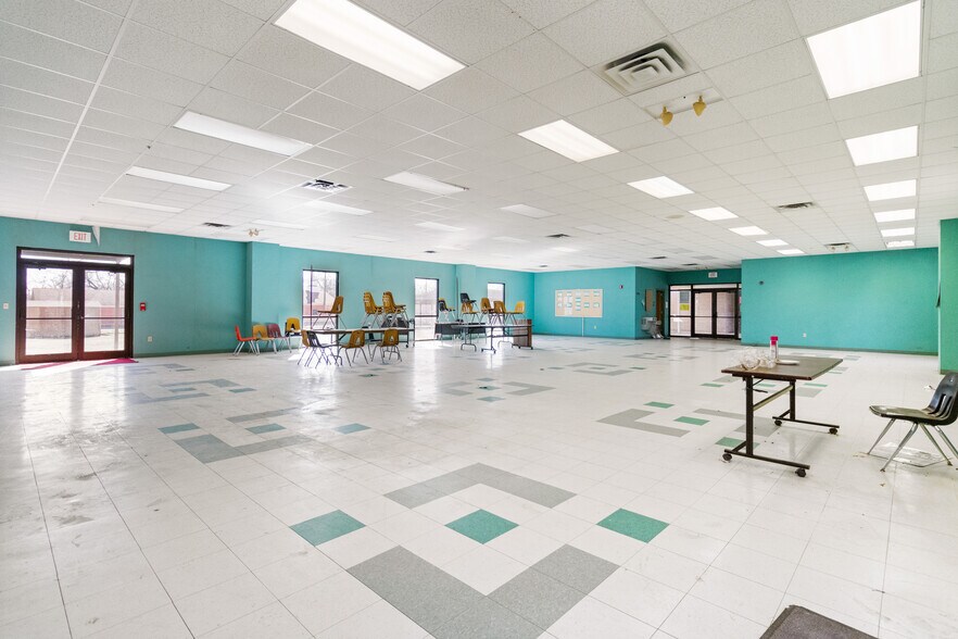 More Photos Of 214 N School St, Winfield Light Distribution For Sale