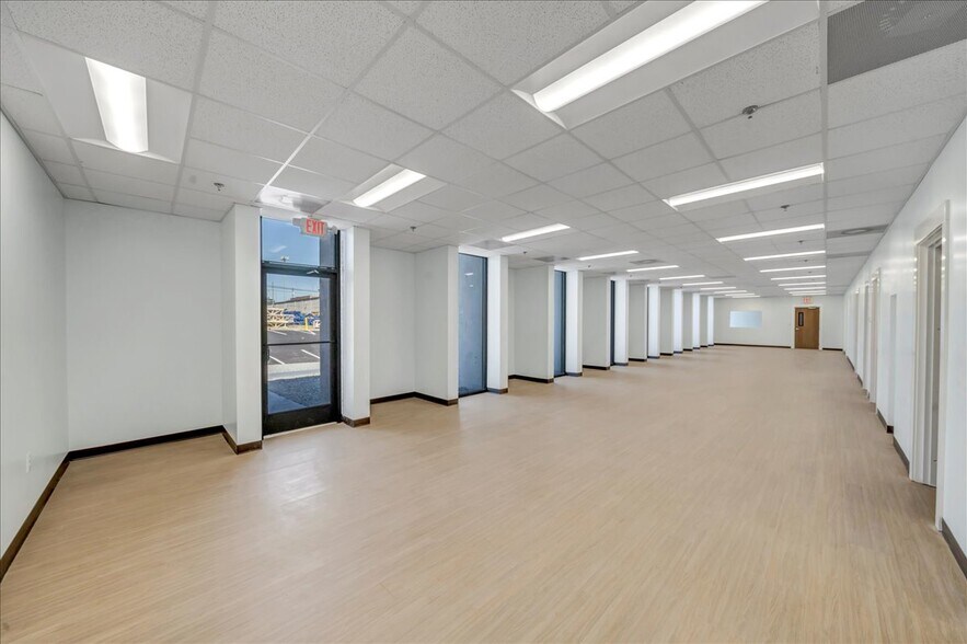 More Photos Of 206 Mathews St, Barnesville Distribution For Sale