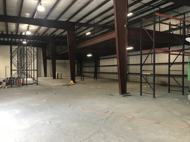 More Photos Of 1704 Townhurst Dr, Houston Warehouse For Sale