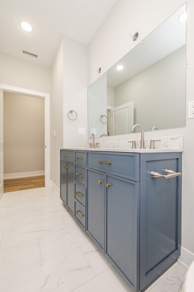 More Photos Of 6220 S King Dr, Chicago Multifamily For Sale