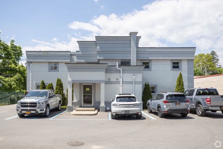 More Photos Of 568-572 Walt Whitman Rd, Melville Office For Sale