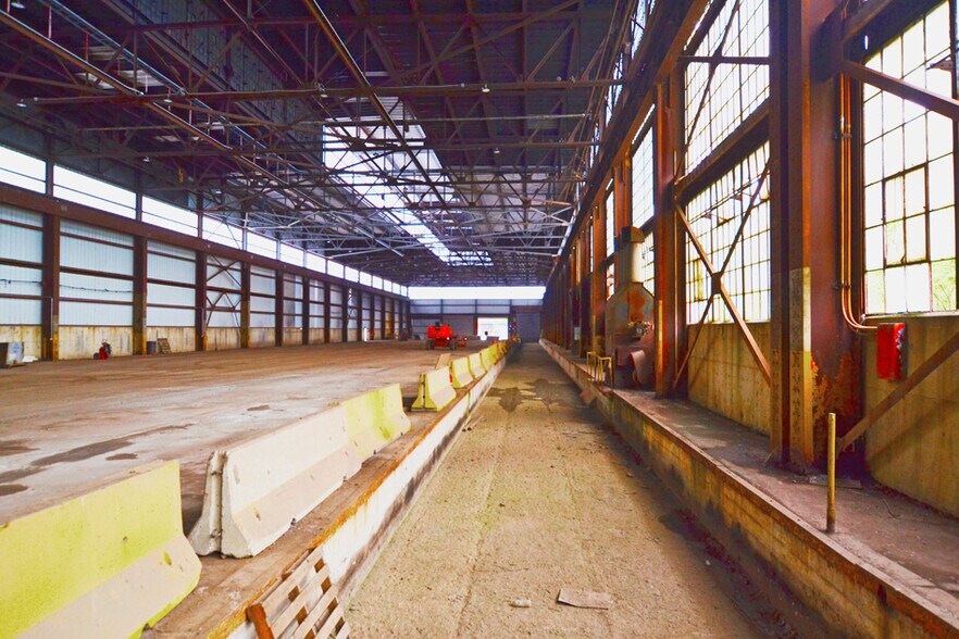 More Photos Of 1001 College St, Madison Manufacturing For Lease