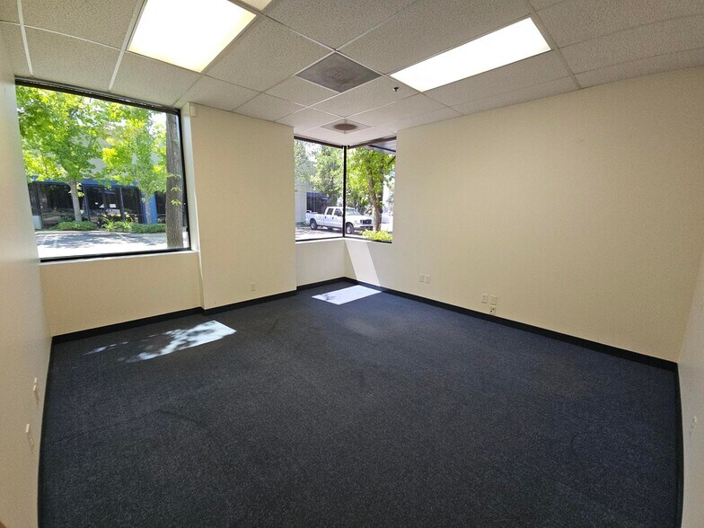 More Photos Of 94 W Cochran St, Simi Valley Research And Development For Sale