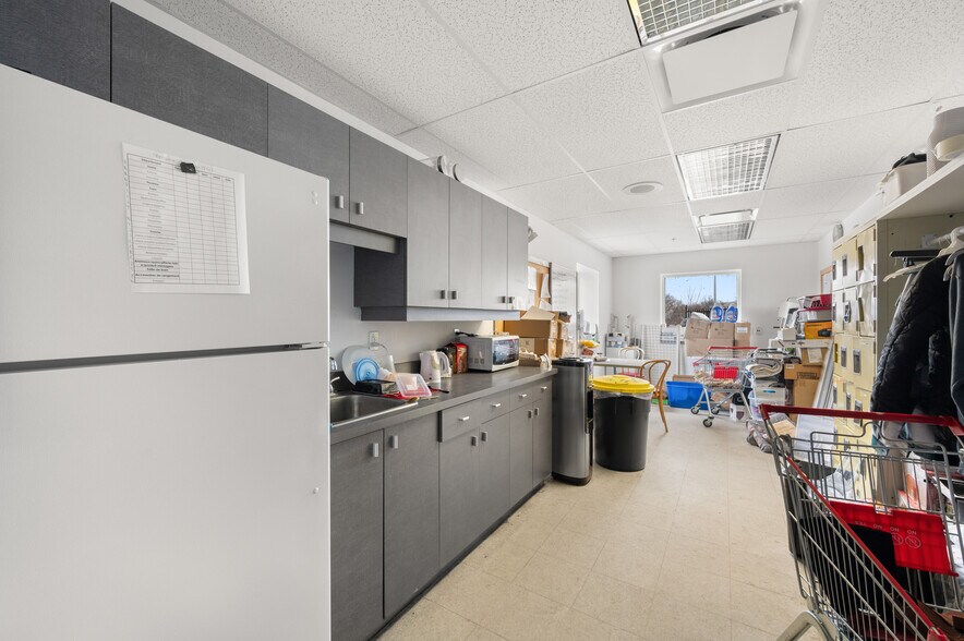 More Photos Of 2145 Boul Louis-Fréchette, Nicolet Department Store For Sale