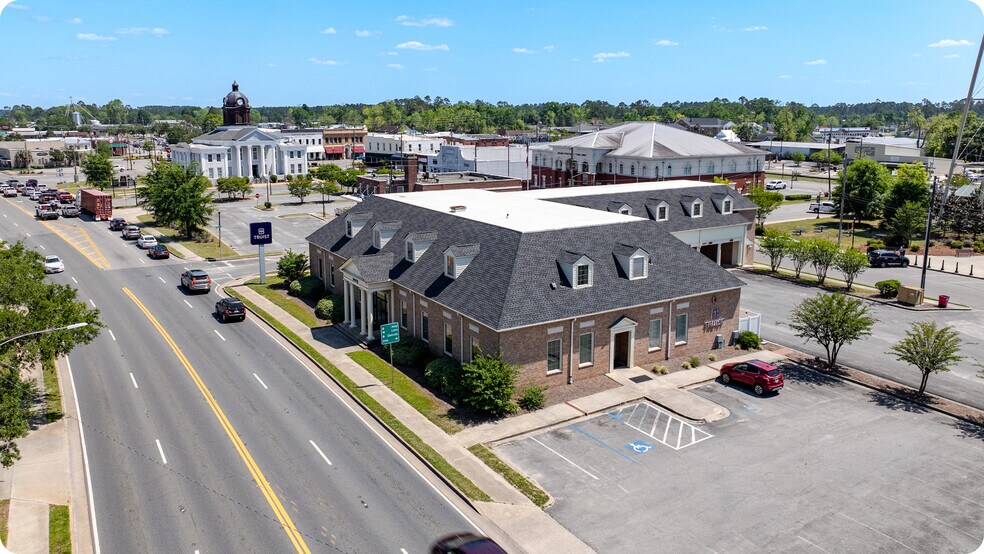Primary Photo Of 105 W Parker St, Baxley Bank For Sale