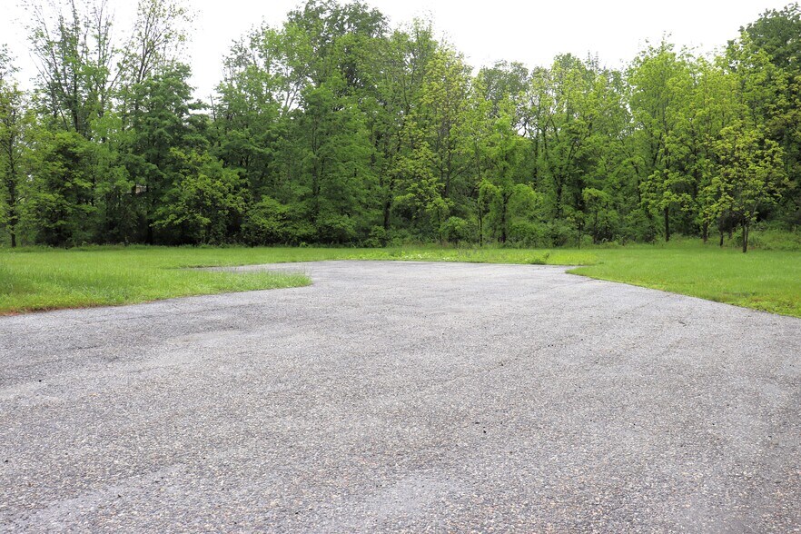 More Photos Of 35 Rose Morrow Rd, Wantage Manufacturing For Sale