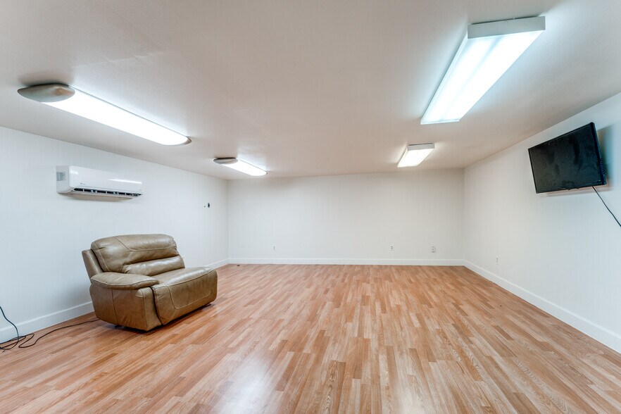 More Photos Of 4515 Smith Rd, Von Ormy Truck Terminal For Lease