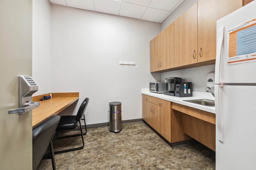 More Photos Of 1424 W Gray St, Houston General Retail For Lease