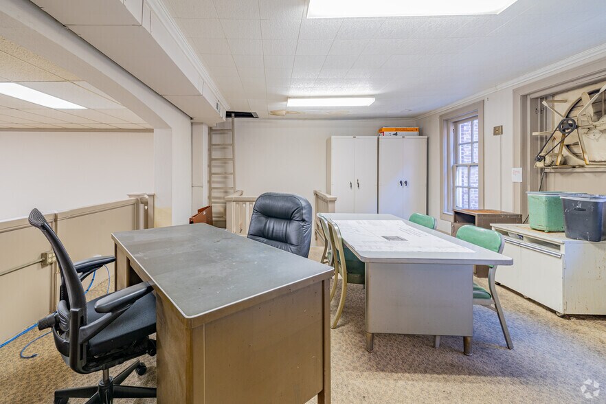 More Photos Of 23 South St, Baltimore Office For Sale