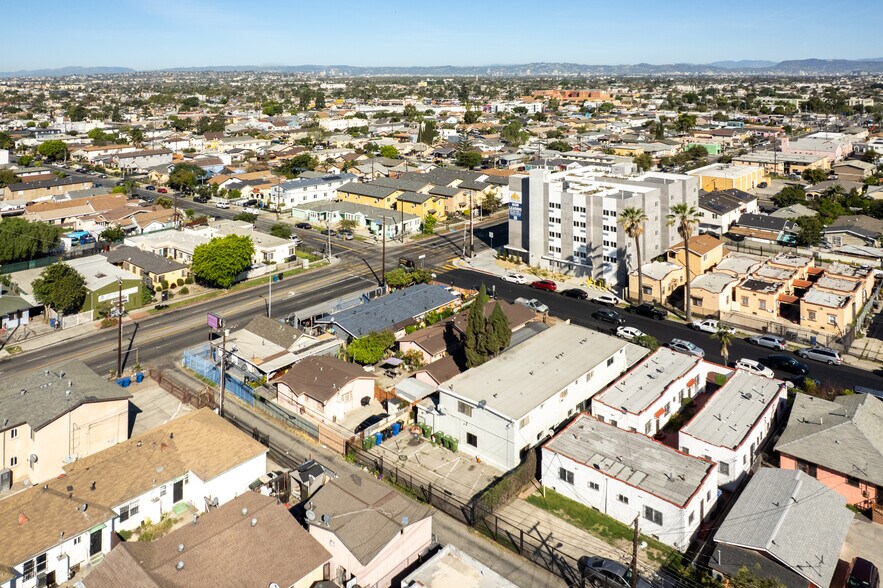 More Photos Of 732 W 76th St, Los Angeles Apartments For Sale