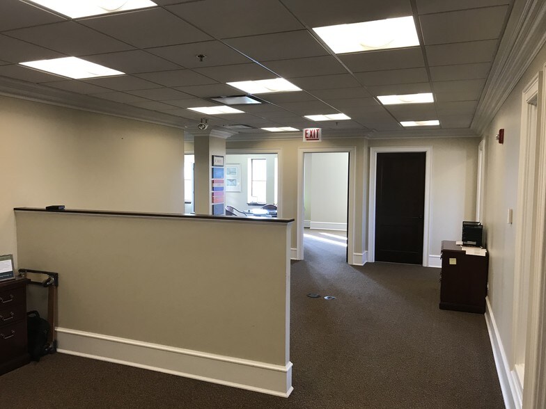 More Photos Of 1 Walker Ave, Clarendon Hills Office For Lease