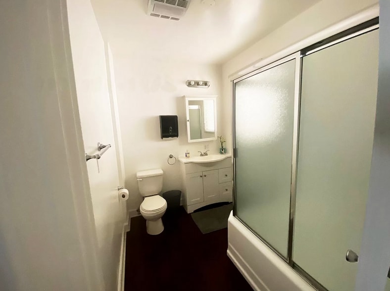 More Photos Of 4381 1/2 Tujunga Ave, Studio City Storefront Retail Office For Lease